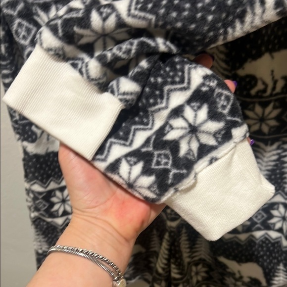 OLD NAVY Fleece Henley Pajama Romper Size Small Tall -- 3.5-inch inseam - Picture 4 of 6